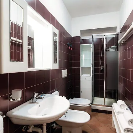 Apartment Borgovico 42 By Quokka 360 - Near The Train Station Of *